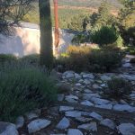 Proyecto de Paisajismo y jardinería para Chalet de Collado Mediano Camino de piedra